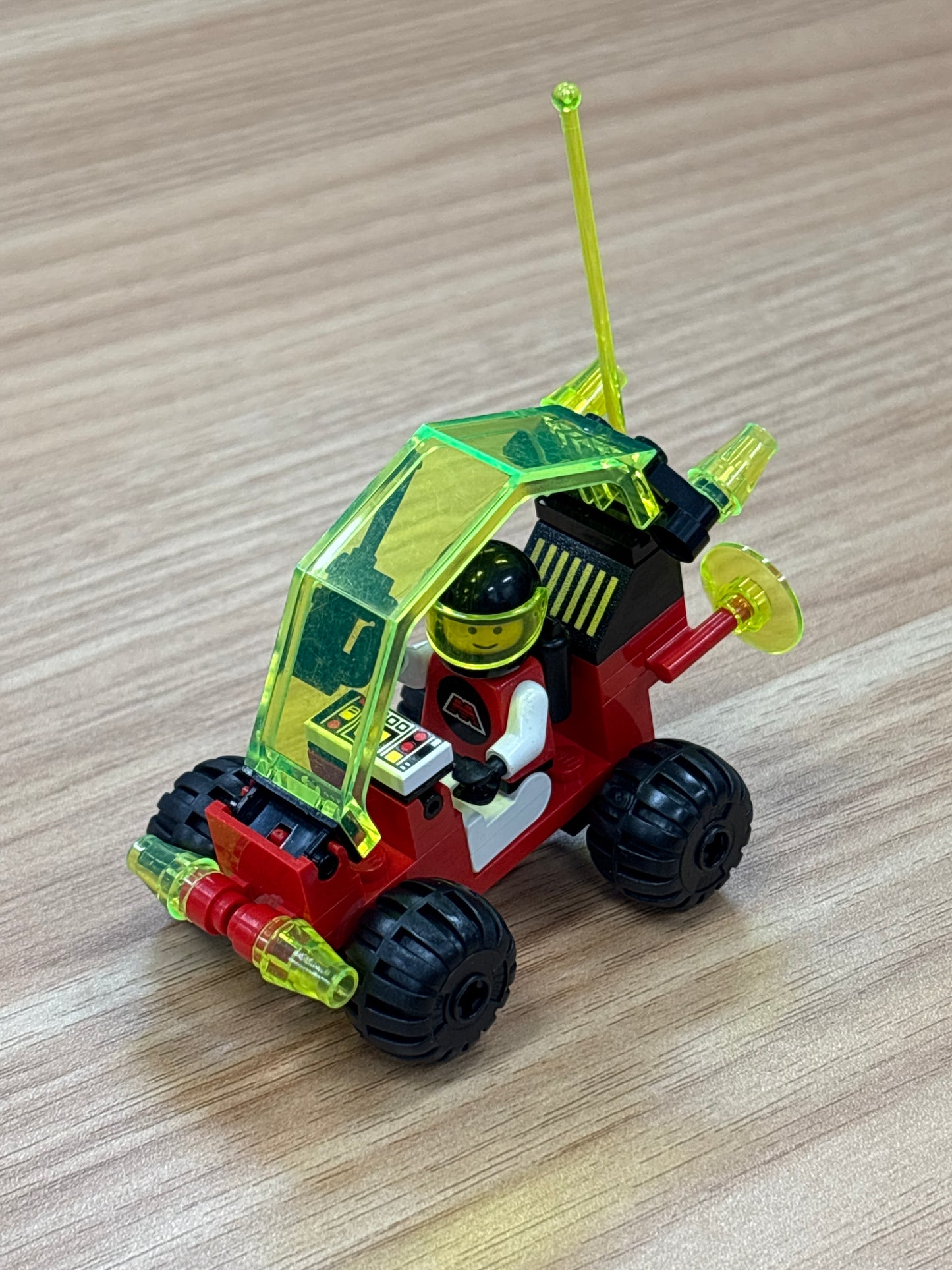 6833 Beacon Tracer